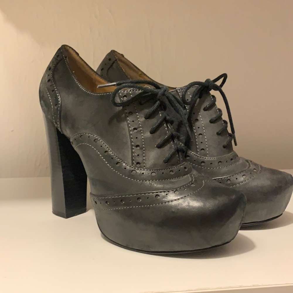 Gray heels